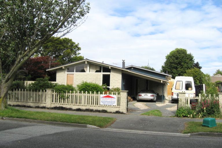 Photo of property in 22 Glenharrow Avenue, Avonhead, Christchurch, 8042