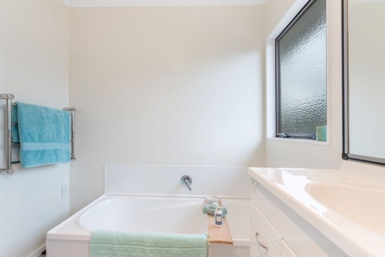 Photo of property in 8 Cromwell Drive, Fitzroy, Hamilton, 3206