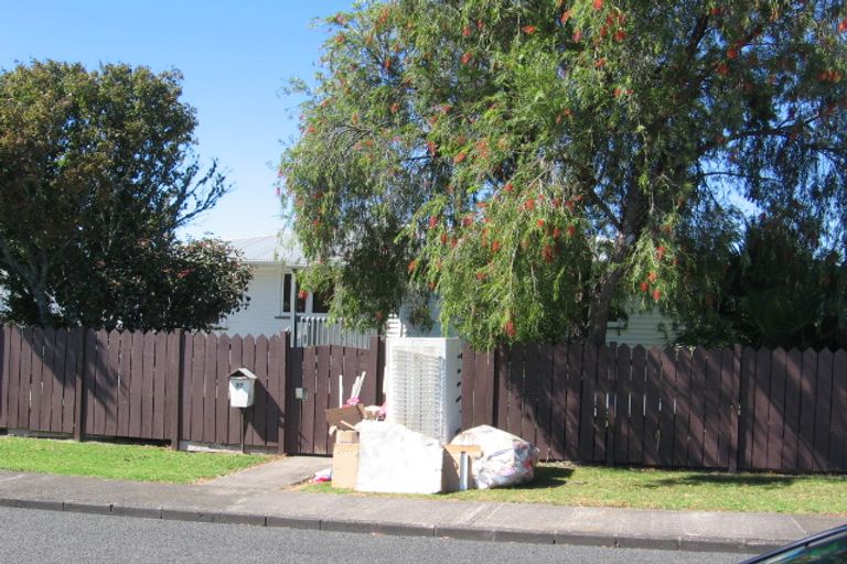 Photo of property in 27 Cobham Crescent, Kelston, Auckland, 0602
