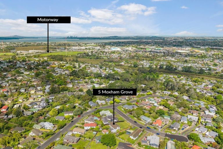 Photo of property in 5 Moxham Grove, Massey, Auckland, 0614