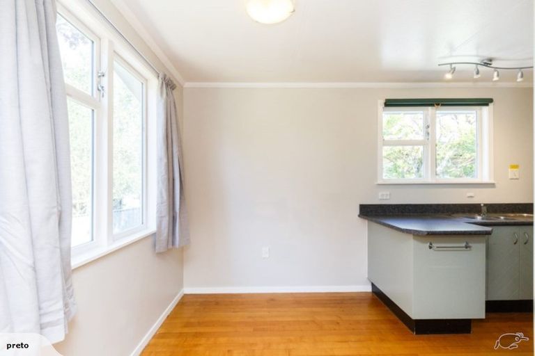 Photo of property in 10 Mokau Place, Terrace End, Palmerston North, 4410