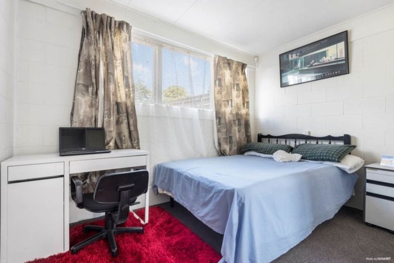 Photo of property in 22 Royal Road, Massey, Auckland, 0614