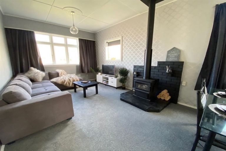 Photo of property in 16 Lanark Street, Balclutha, 9230