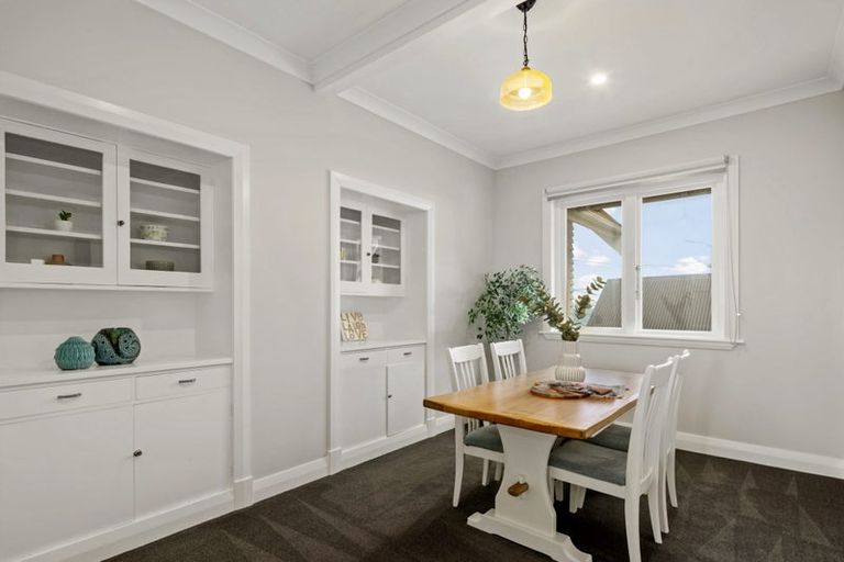 Photo of property in 212 Queens Drive, Lyall Bay, Wellington, 6022