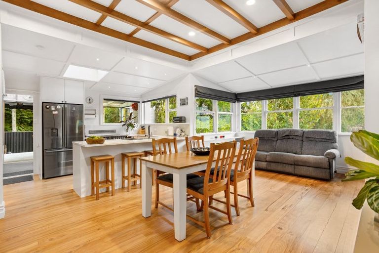 Photo of property in 5 Taupaki Road, Taupaki, Henderson, 0782