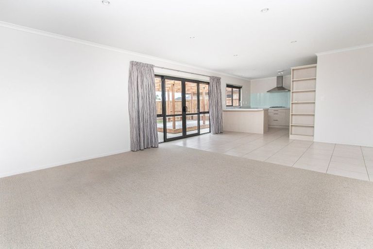 Photo of property in 5 Waltham Place, Rototuna North, Hamilton, 3210