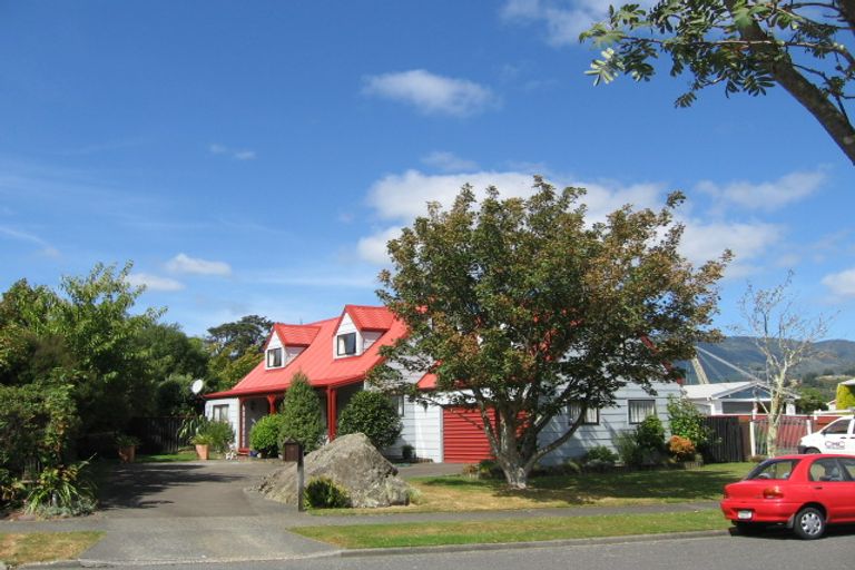 Photo of property in 56 Larchmont Grove, Totara Park, Upper Hutt, 5018