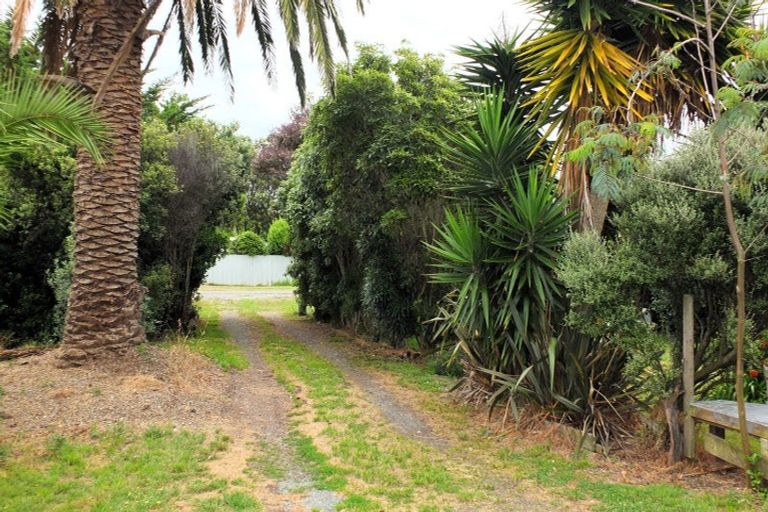 Photo of property in 13 Beach Street, Tangimoana, 4822