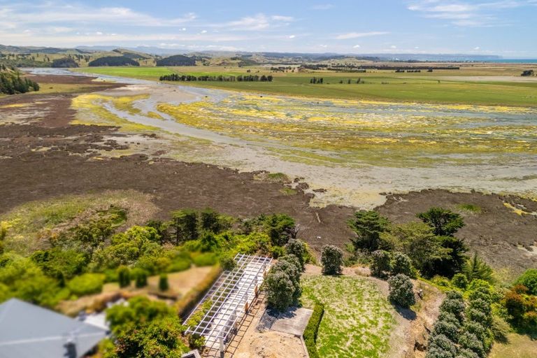 Photo of property in 290 Poraiti Road, Poraiti, Napier, 4182