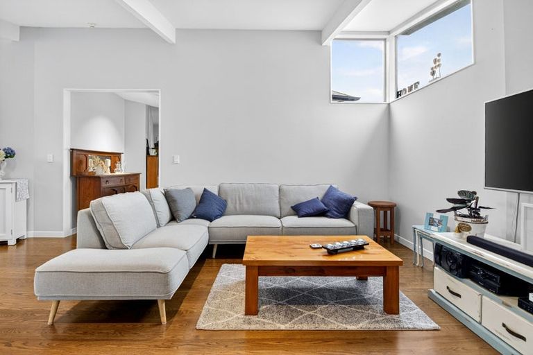 Photo of property in 102 Walmer Road, Point Chevalier, Auckland, 1022