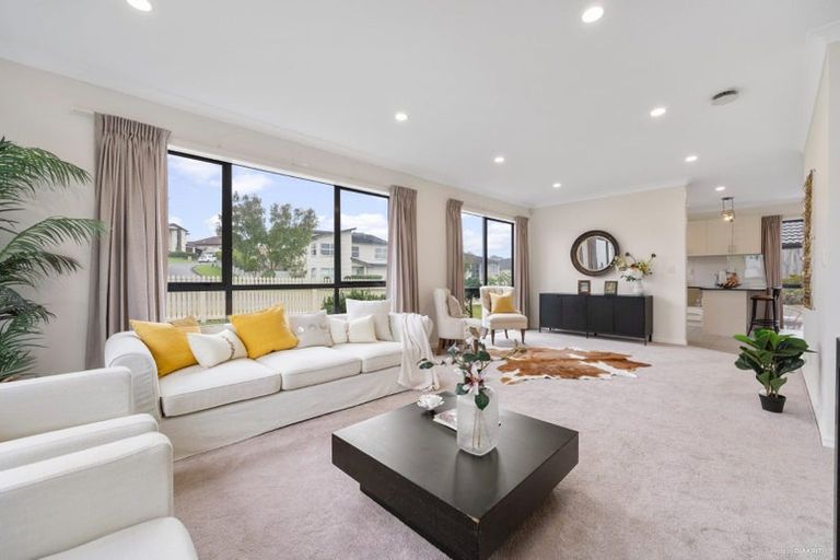 Photo of property in 1 Askerne Drive, Flat Bush, Auckland, 2016