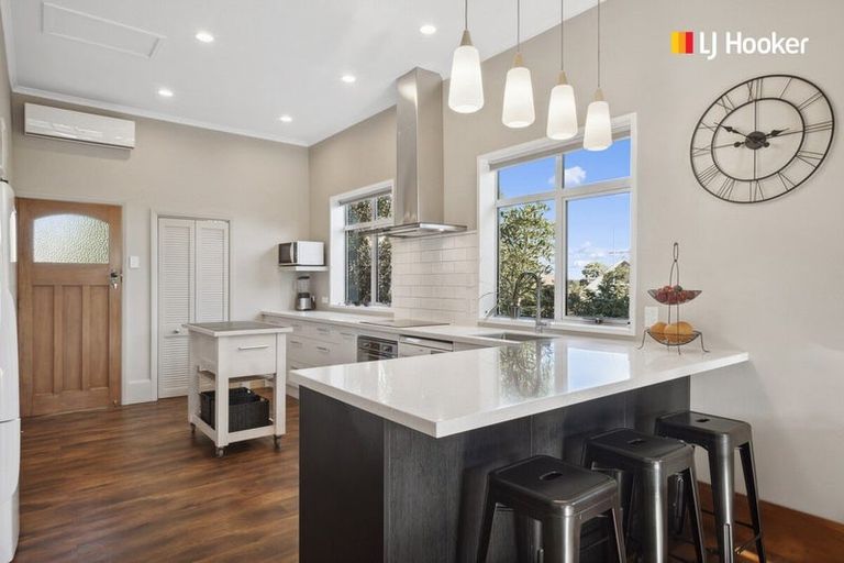 Photo of property in 10 Oakland Street, Andersons Bay, Dunedin, 9013