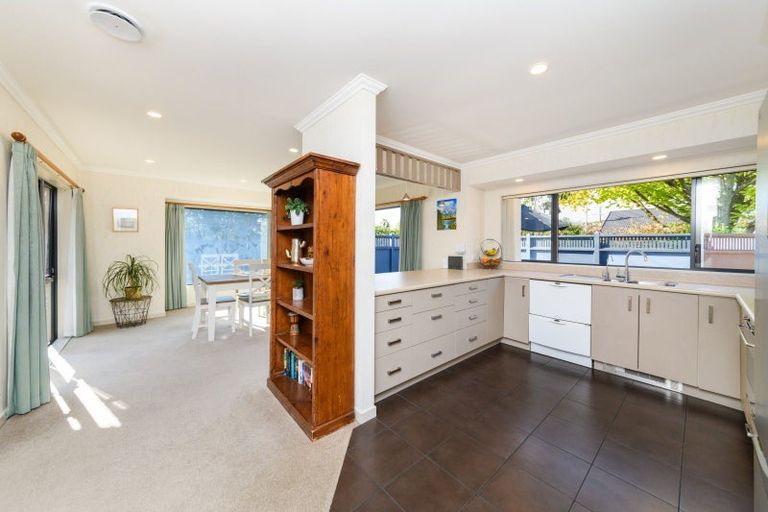 Photo of property in 12 Mana Place, Awapuni, Palmerston North, 4412