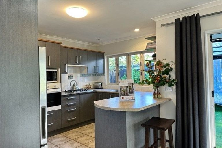 Photo of property in 42 Isobel Road, Greenhithe, Auckland, 0632