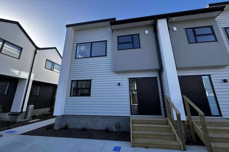 Photo of property in 8/64 Glen Road, Stokes Valley, Lower Hutt, 5019