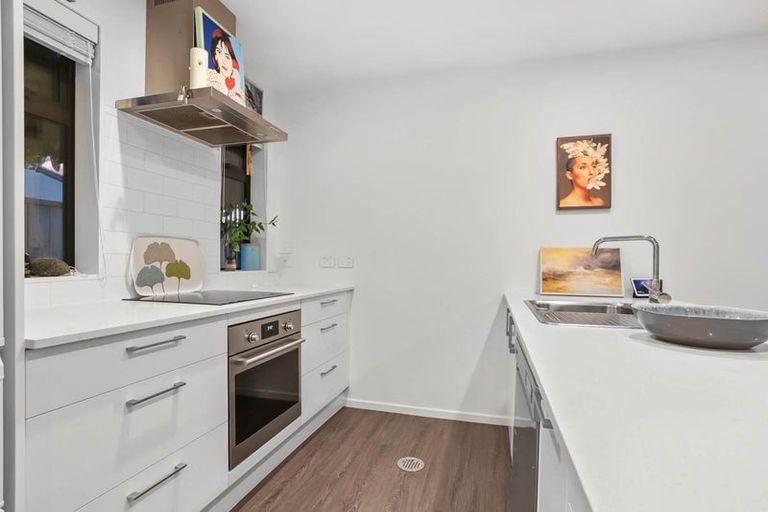 Photo of property in 4d Wattle Road, Sunnyvale, Auckland, 0612