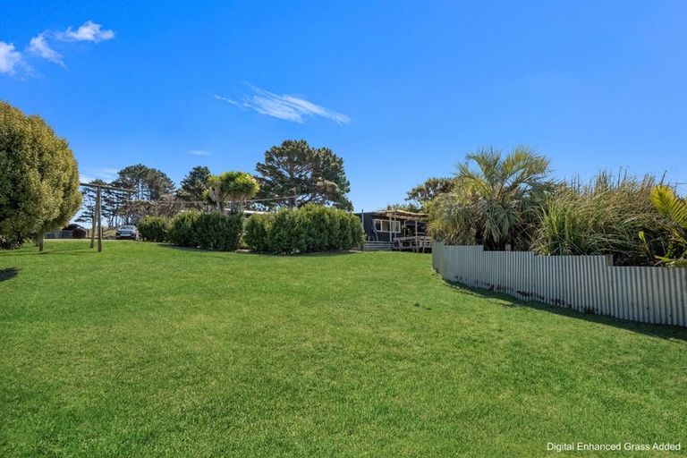 Photo of property in 2856 South Head Road, South Head, Helensville, 0874