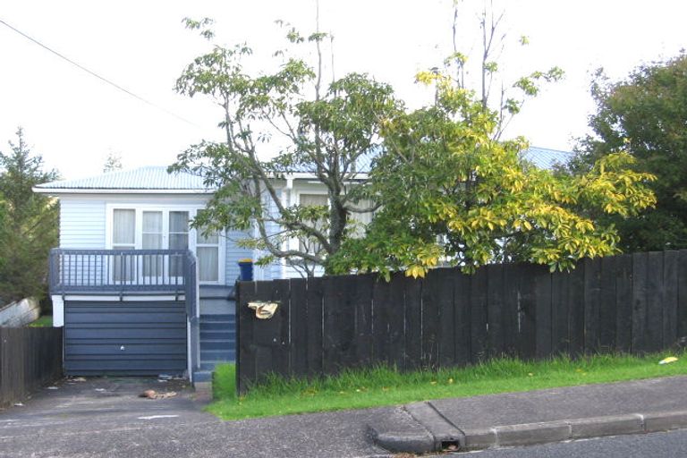 Photo of property in 13 Jaemont Avenue, Te Atatu South, Auckland, 0610