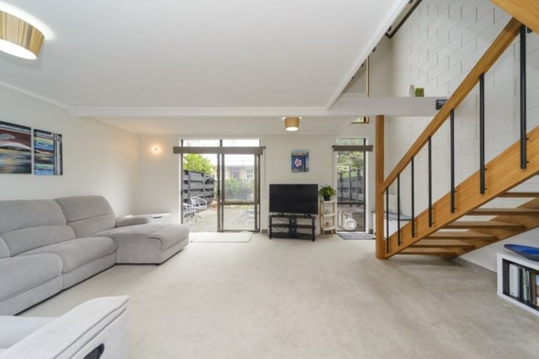 Photo of property in 6/341 College Street, West End, Palmerston North, 4410
