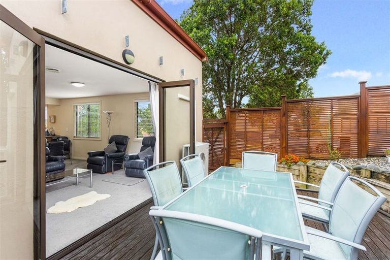 Photo of property in 4 View Ridge Drive, Ranui, Auckland, 0612