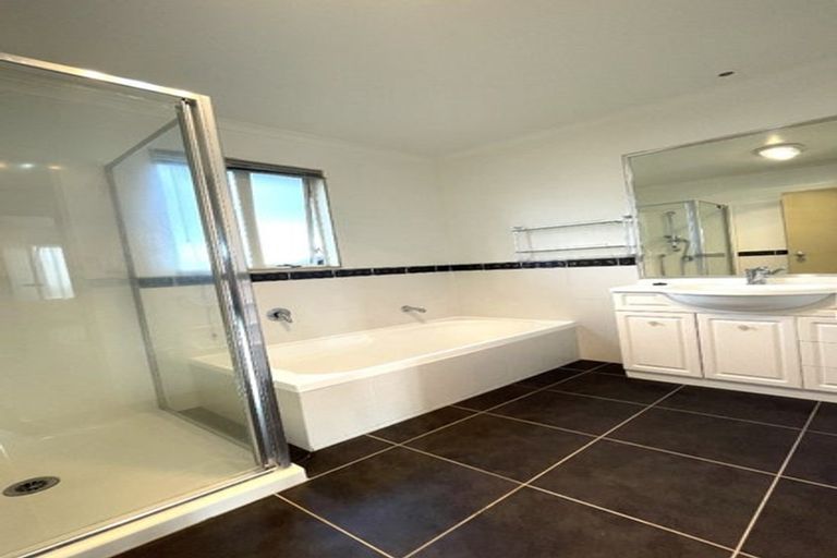 Photo of property in 71 Wayne Francis Drive, Flat Bush, Auckland, 2016