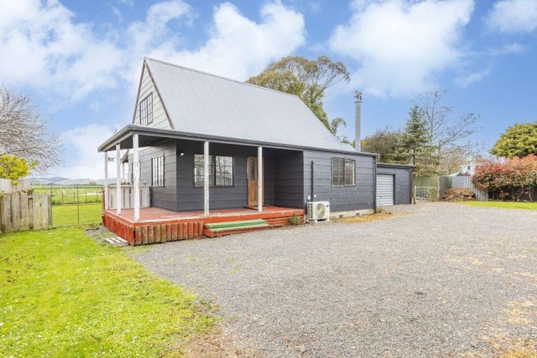 Photo of property in 19 Ellison Street, Otane, 4202