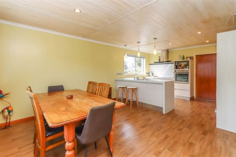 Photo of property in 24 Kowhai Street, Inglewood, 4330