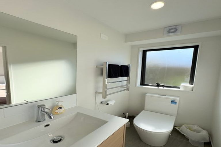 Photo of property in 27d Te Atatu Road, Te Atatu South, Auckland, 0610