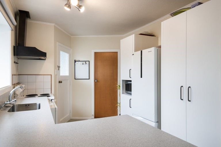 Photo of property in 20 Vista Crescent, Maoribank, Upper Hutt, 5018