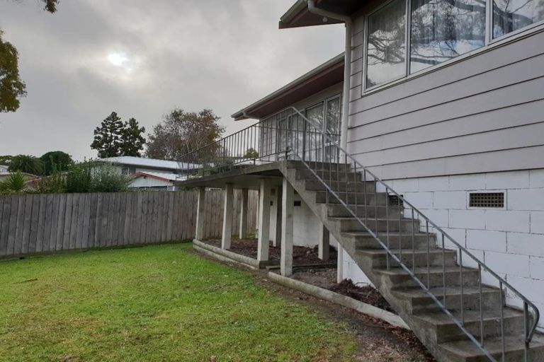 Photo of property in 18 St Catherine Crescent, West Harbour, Auckland, 0618