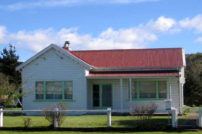 Photo of property in 18 Waite Street, Featherston, 5710