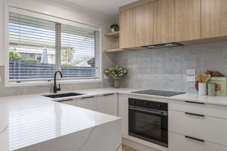 Photo of property in 5 Kasia Close, Massey, Auckland, 0614