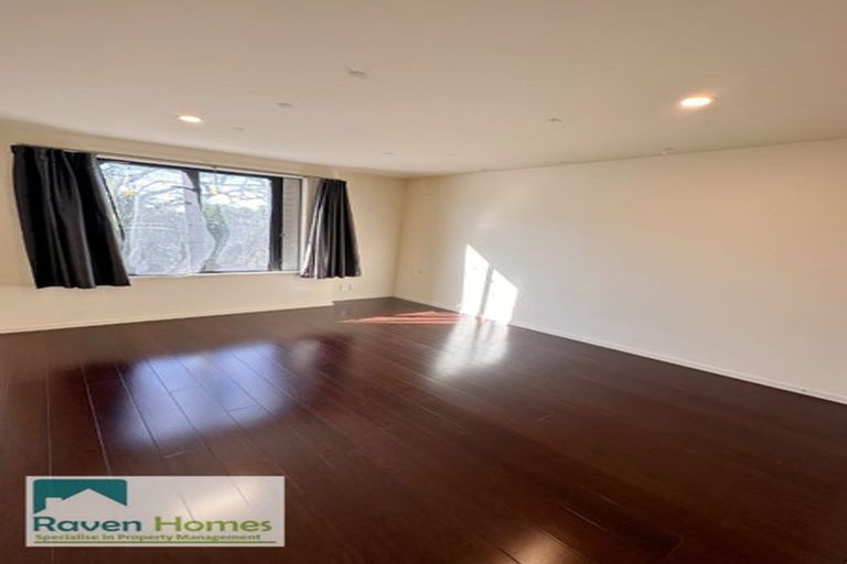 Photo of property in 9/11 The Avenue, Albany, Auckland, 0632