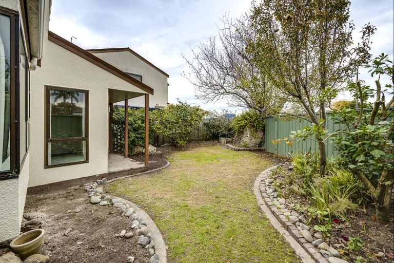 Photo of property in 2/12 Lannie Place, Greenmeadows, Napier, 4112