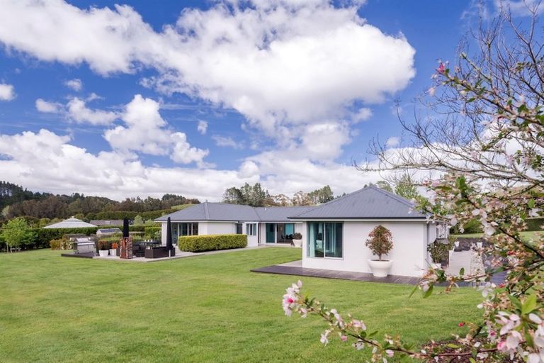 Photo of property in 40 Rautahi Terrace, Redvale, Albany, 0792