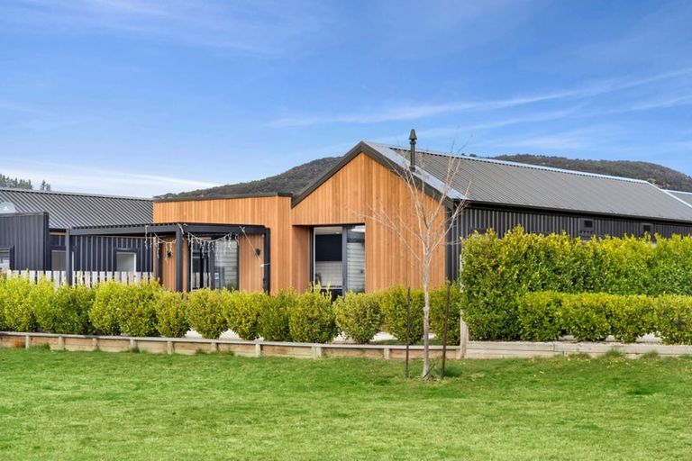 Photo of property in 42 Obelisk Street, Wanaka, 9305