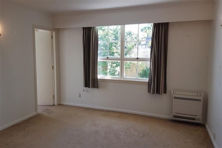 Photo of property in 8 Moorpark Place, Ilam, Christchurch, 8041