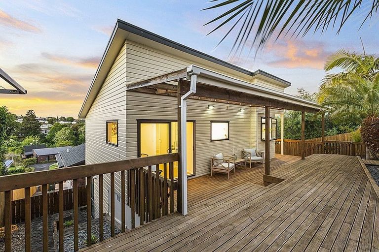 Photo of property in 31 Lastel Place, Shelly Park, Auckland, 2014