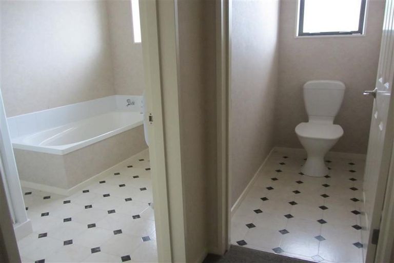 Photo of property in 27 Boston Parade, Kelvin Grove, Palmerston North, 4414