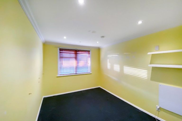 Photo of property in 92 Arimu Road, Papakura, 2110