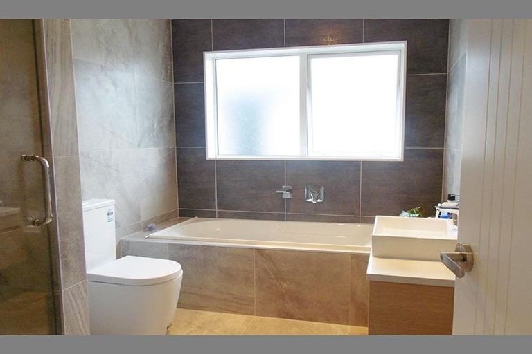 Photo of property in 26 Craigs Way, Hobsonville, Auckland, 0616