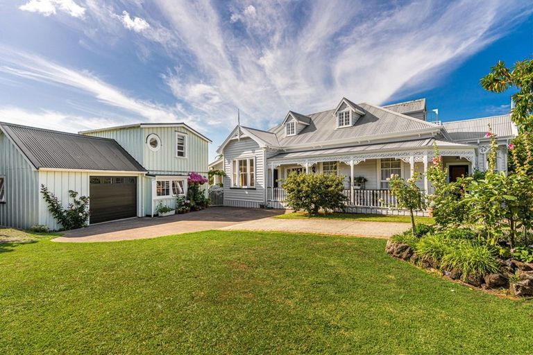 Photo of property in 71 Vauxhall Road, Devonport, Auckland, 0624