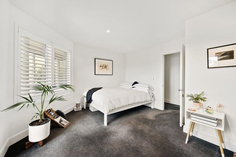Photo of property in 5 Bayview Terrace, Oriental Bay, Wellington, 6011