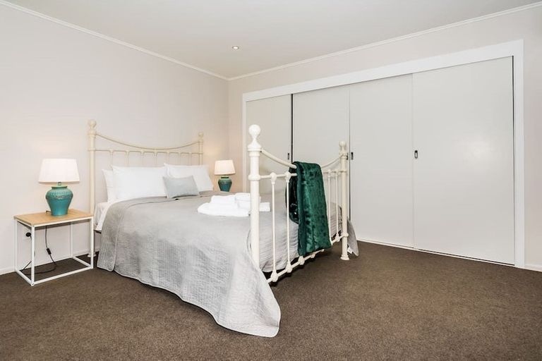Photo of property in 1/42 Woodlands Crescent, Browns Bay, Auckland, 0630