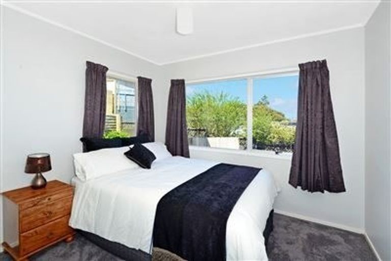 Photo of property in 1/14 Gillan Place, Bayview, Auckland, 0629