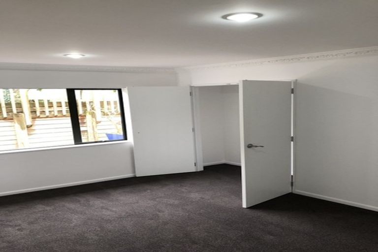 Photo of property in 43 Medallion Drive, Oteha, Auckland, 0632