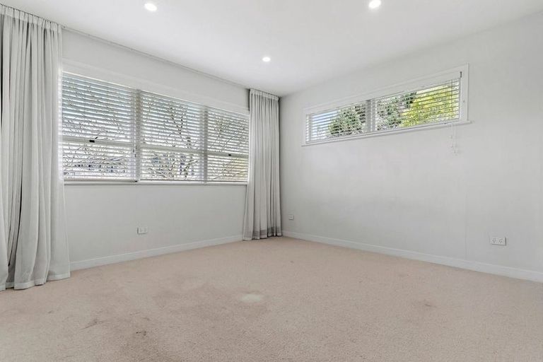 Photo of property in 73 Dale Crescent, Pakuranga, Auckland, 2010
