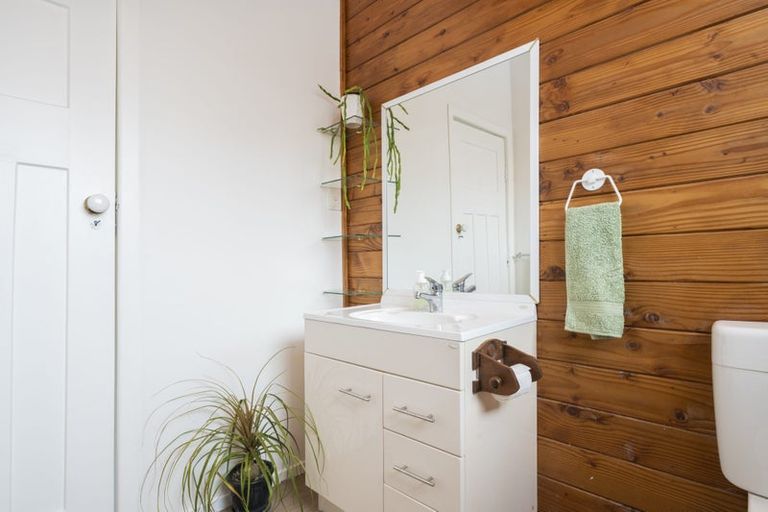 Photo of property in 2/391 West Coast Road, Glen Eden, Auckland, 0602