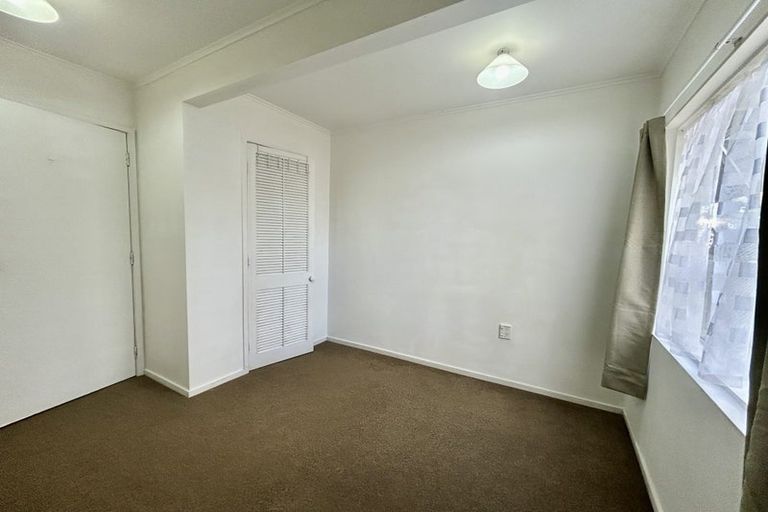 Photo of property in 25 Trias Road, Totara Vale, Auckland, 0629