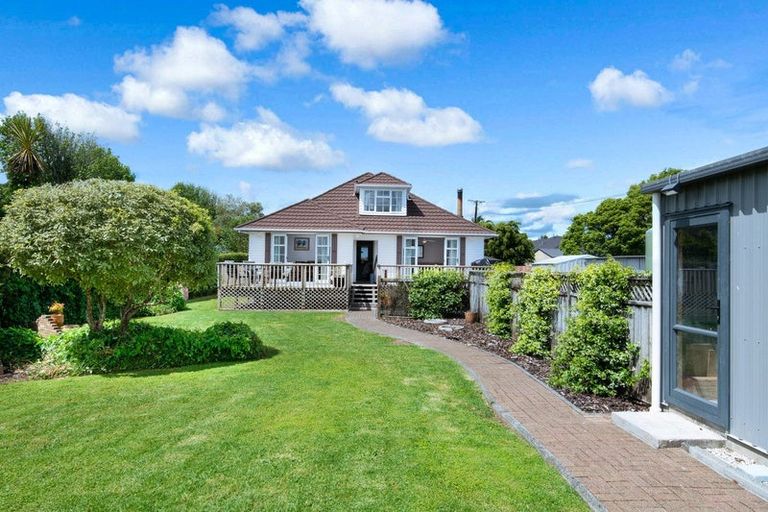 Photo of property in 23 Taupaki Road, Taupaki, Henderson, 0782